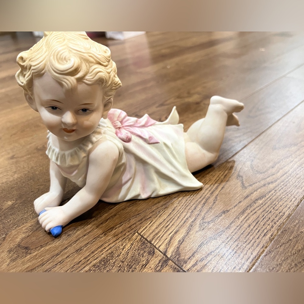 VINTAGE Andrea Sadek Piano Baby Porcelain Figurine Pink Bow 10” Germany/Japan